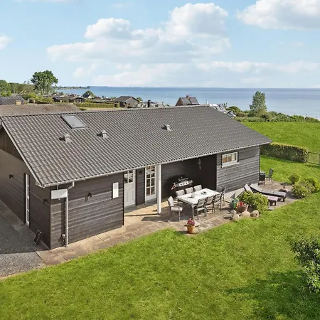 Holiday home In With Kitchen *